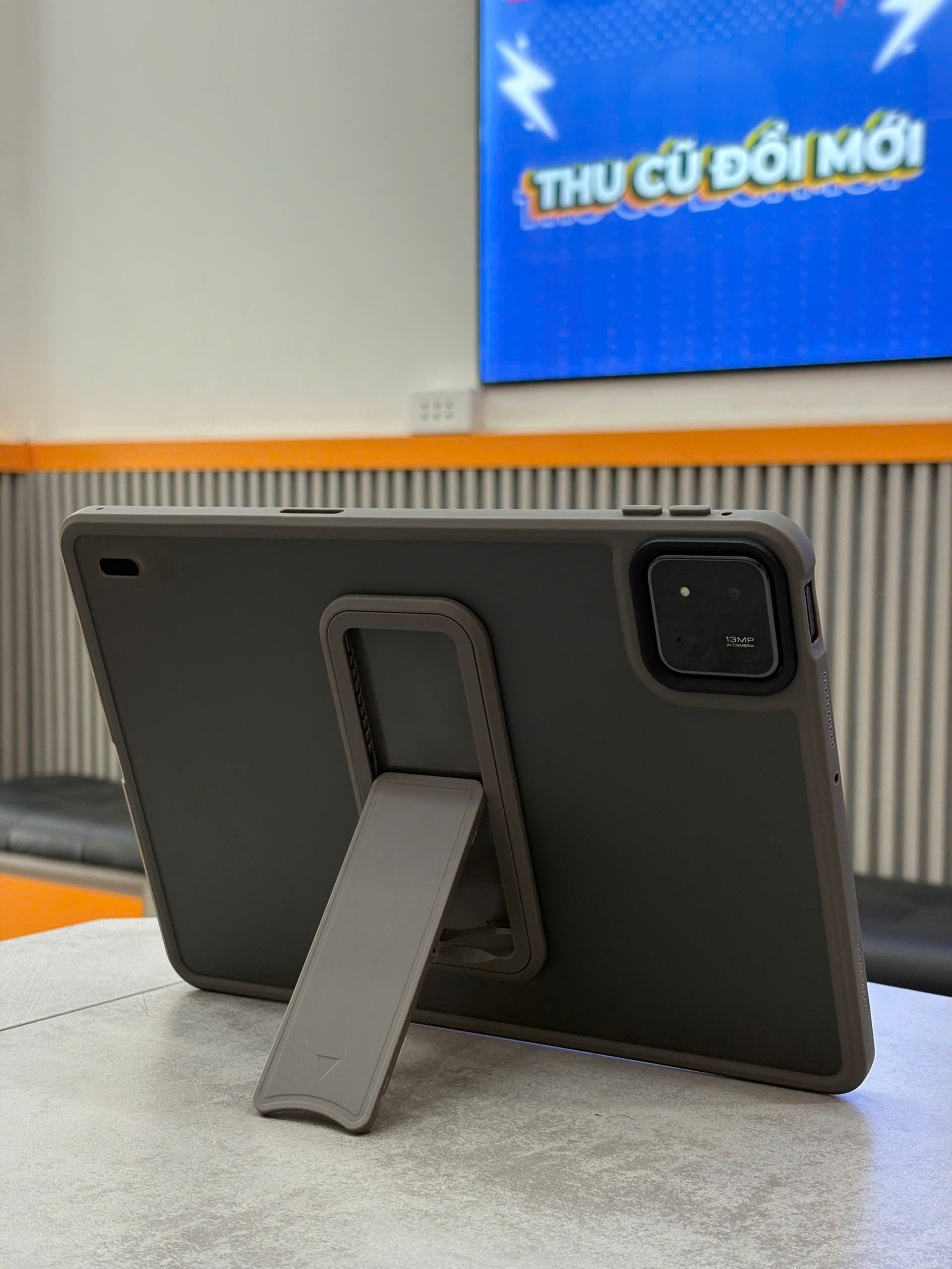 op-lung-chong-soc-xiaomi-pad-7-7-pro-mat-lung-nham-tich-hop-chan-dung-1756179850956