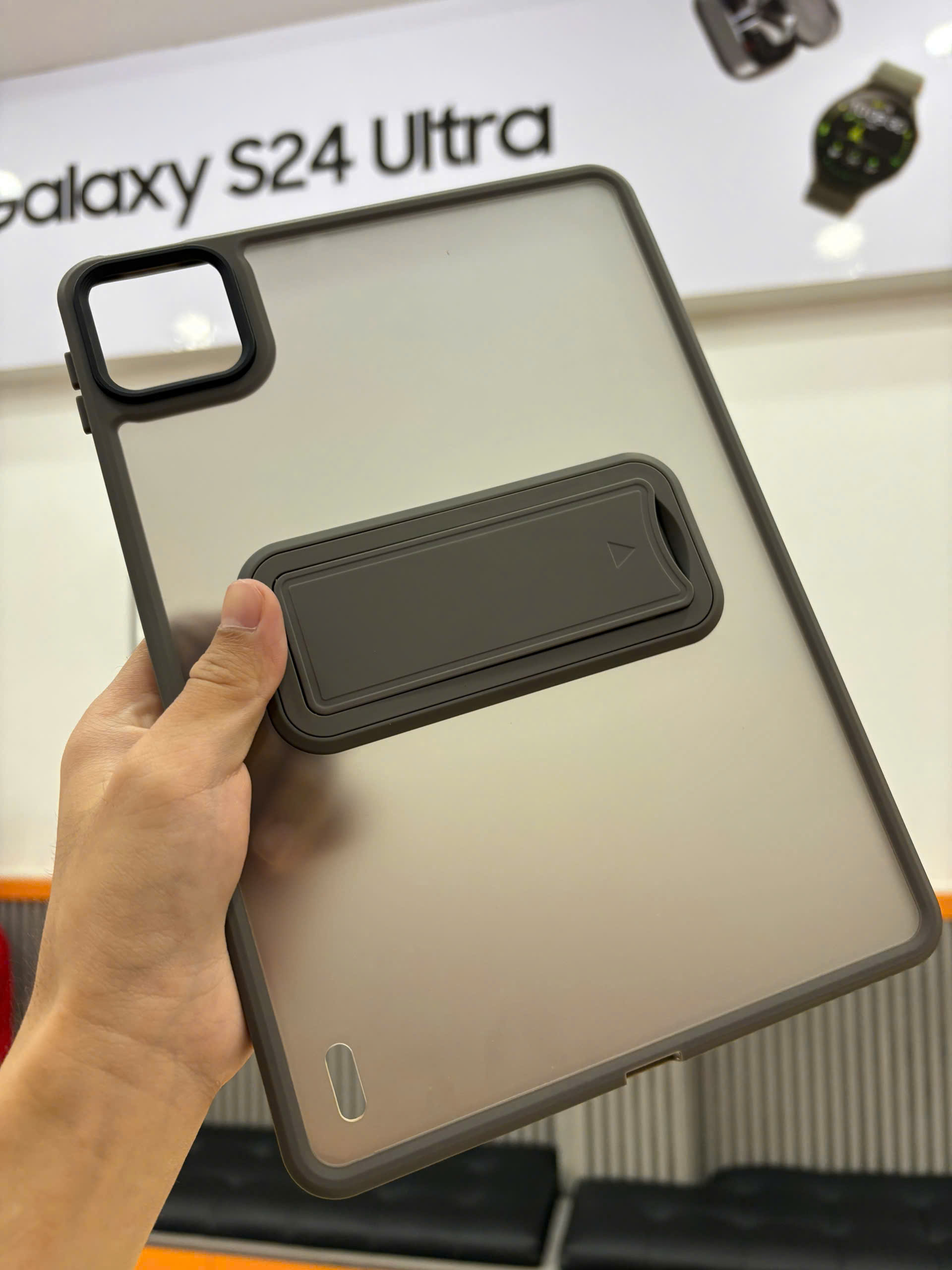 op-lung-chong-soc-xiaomi-pad-7-7-pro-mat-lung-nham-tich-hop-chan-dung-1756179859651